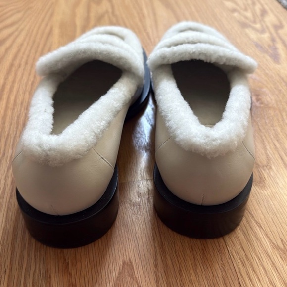NWOB Stuart Weitzman Ivory Leather and Fur Loafer. Size 9 - Picture 10 of 13